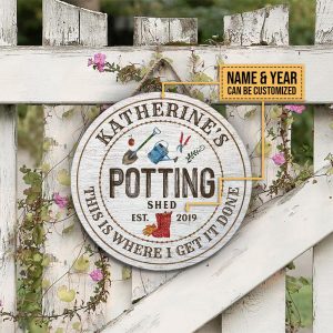 Personalized Gardening Potting Shed Customized Wood Circle Sign 1