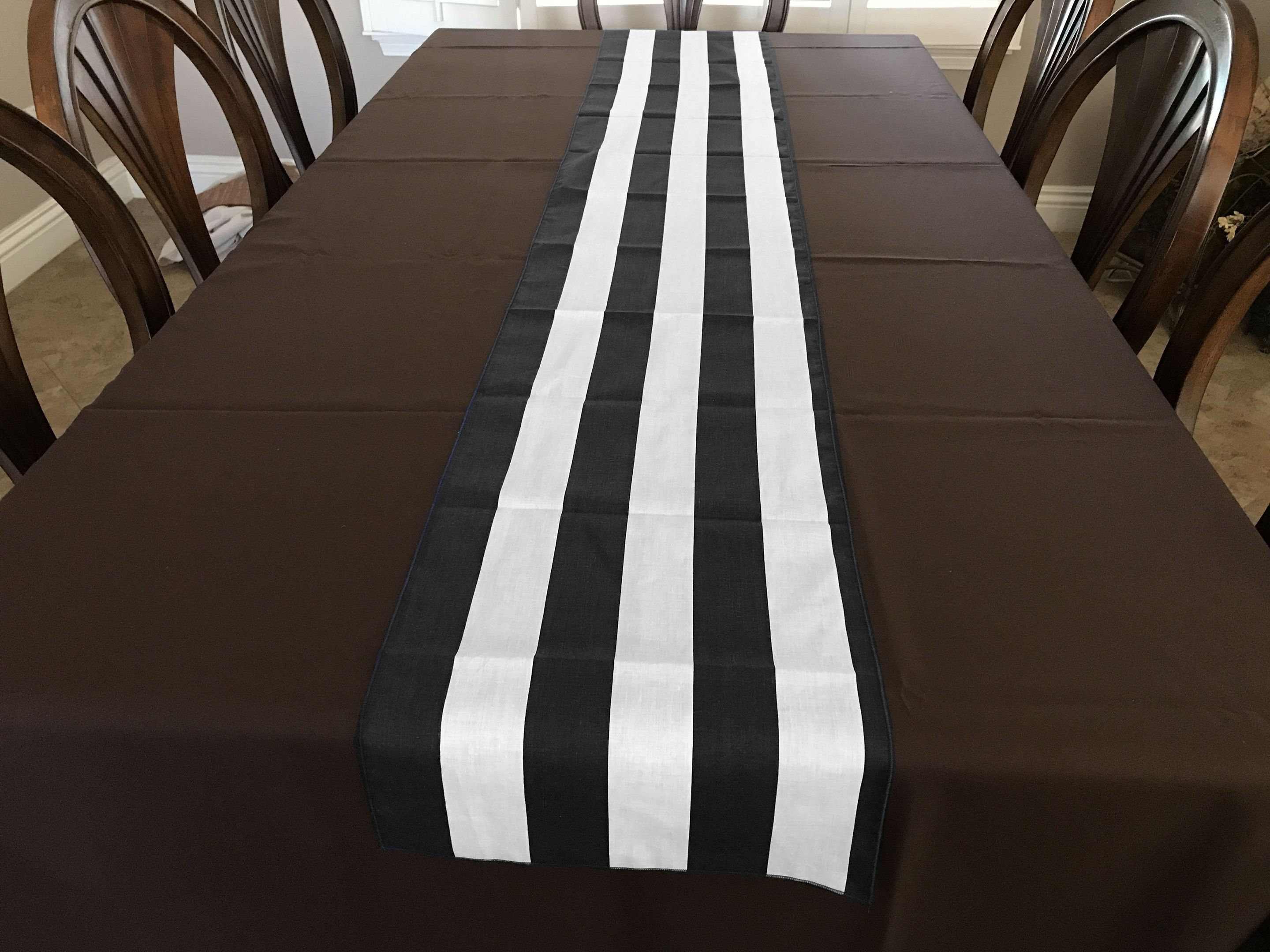printed table runner background stripes black and white 7686 scaled
