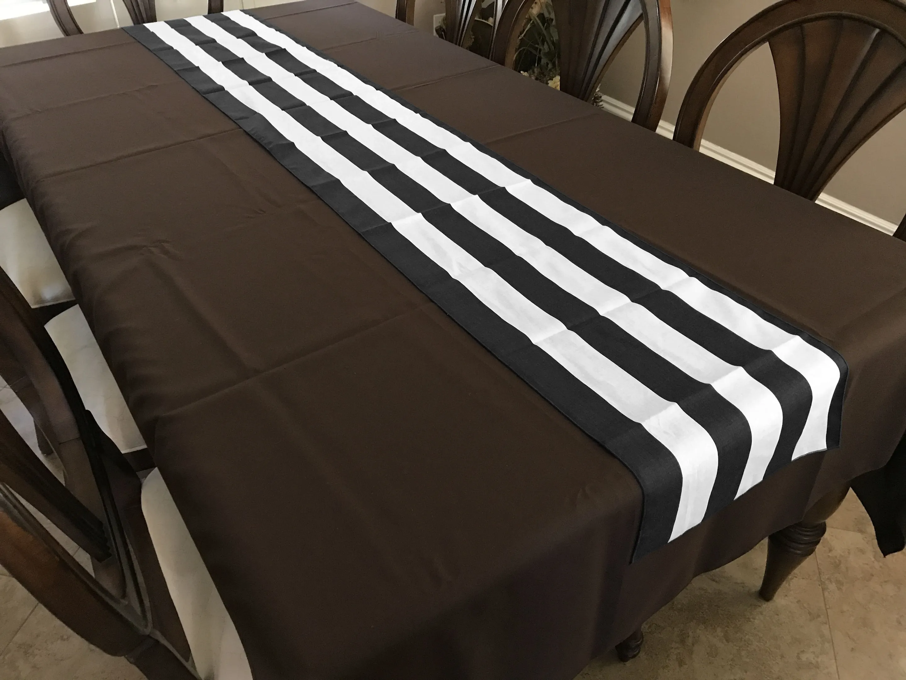 printed table runner background stripes black and white 8291 scaled