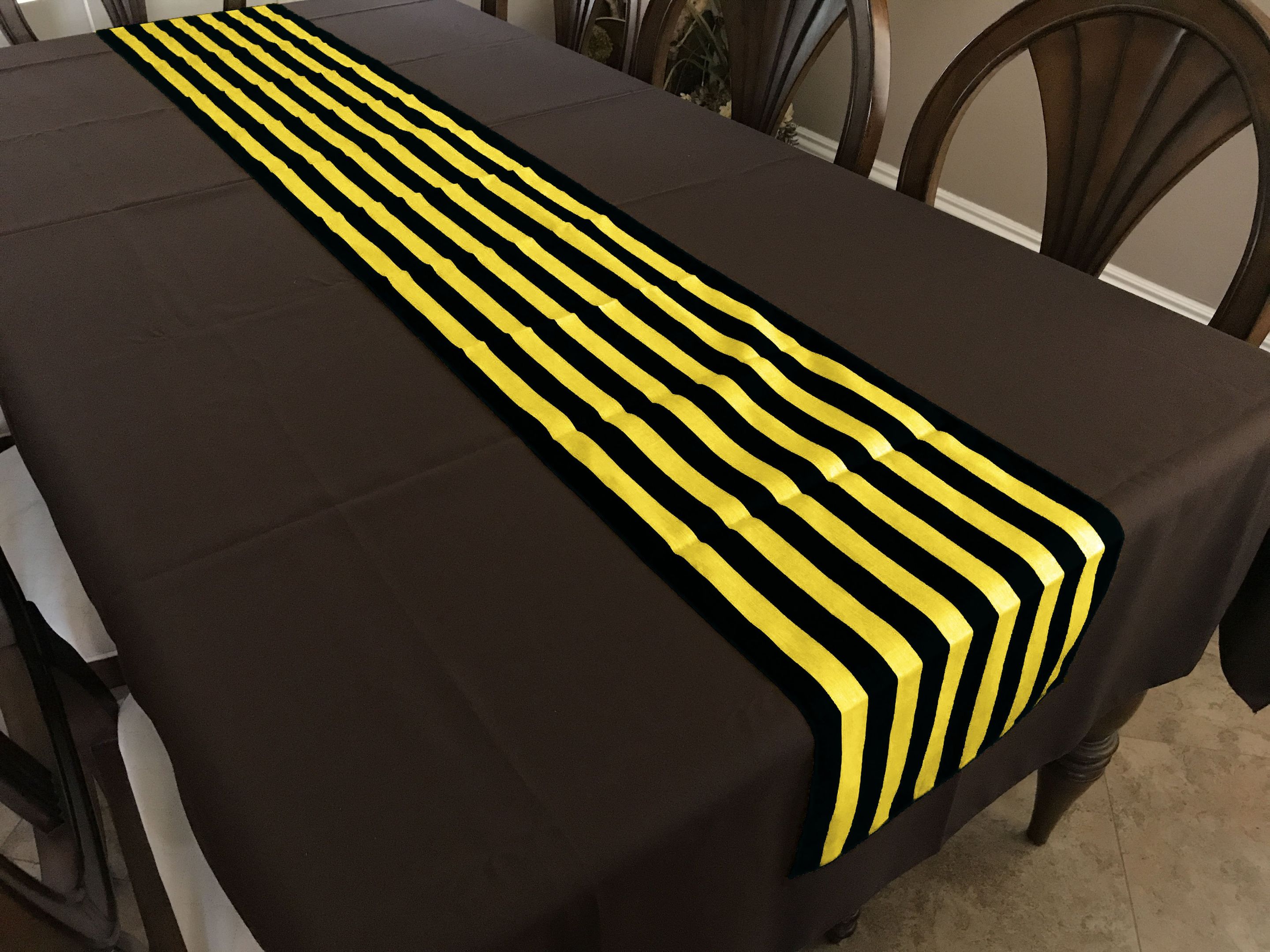 printed table runner background stripes yellow and black 3110 scaled