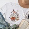 Groovy Vintage Floral Ghost Cute Halloween Spooky Season T-Shirt