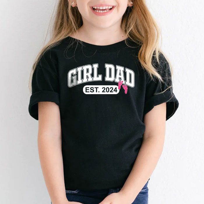 Men Girl Dad Est 2024 Newborn Daddy Father baby girl T Shirt 1